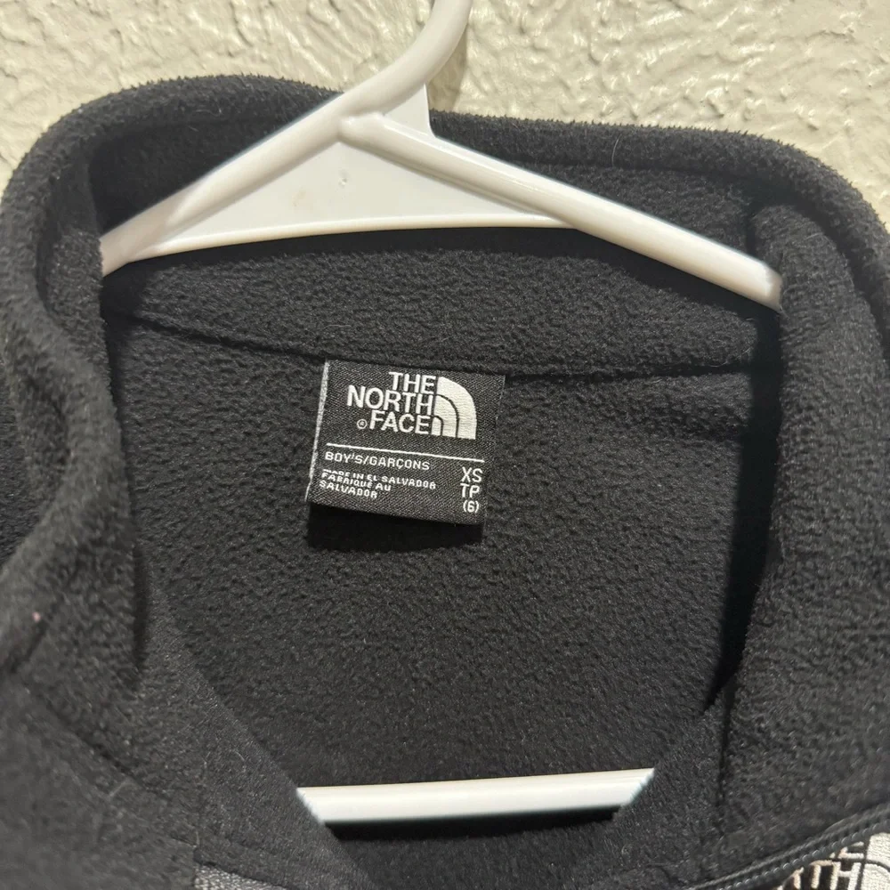 The North Face Black Pullover Fleece Sweater Jacket. Boy’s XS 6.